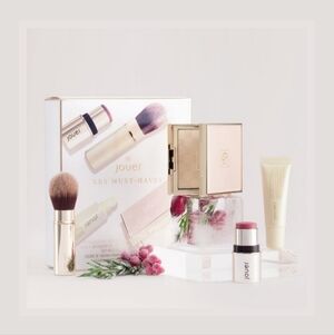 NIB Jouer Cosmetics Les Must-Haves Starter Set - Blush/Powder/Lip/Brush